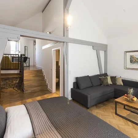 Goldener Engel Spire