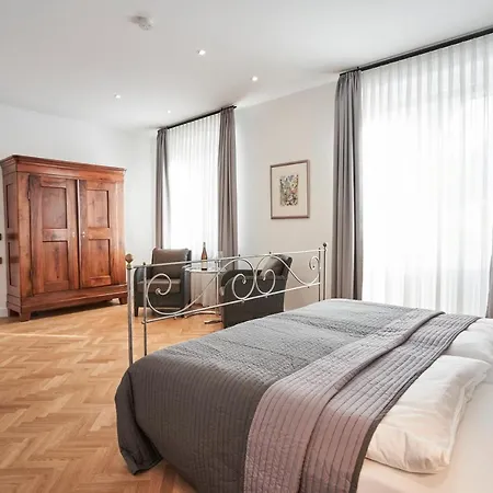 Goldener Engel Spire