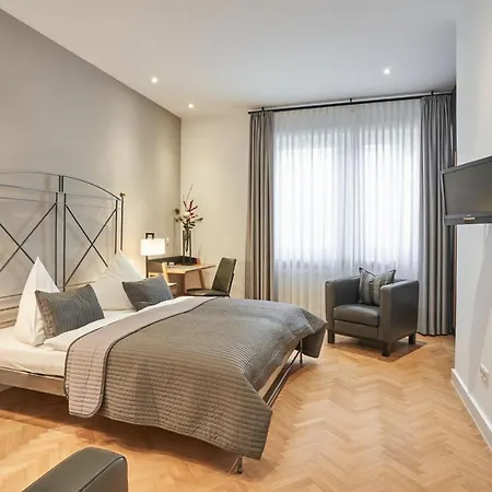 Goldener Engel Spire