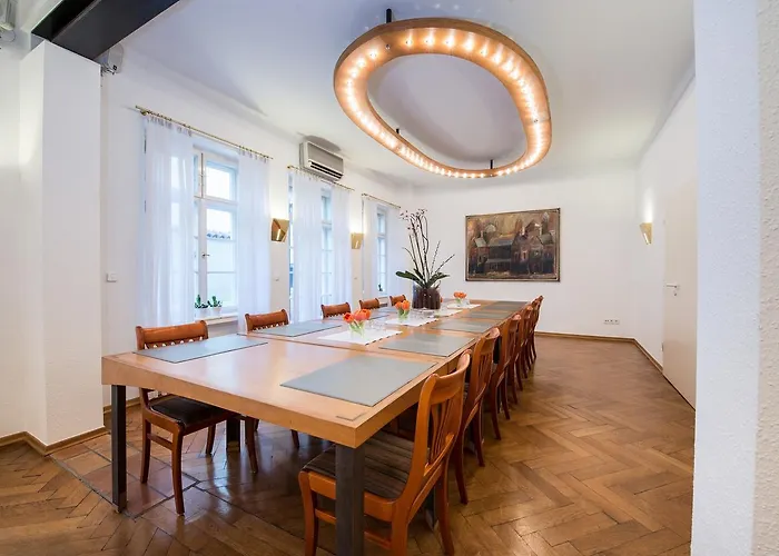 Goldener Engel מלון