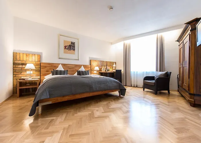 Goldener Engel מלון