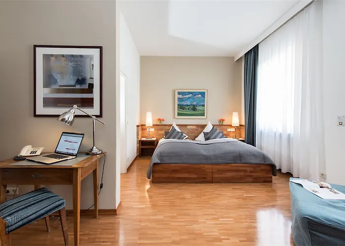 Goldener Engel מלון